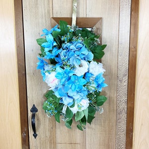 Guirnalda de hortensias azules, guirnalda de puerta de verano, guirnalda de puerta principal, guirnalda de verano, guirnalda de puerta de amapola, guirnalda de primavera, guirnalda de ranúnculos blancos, guirnalda para puerta