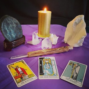 Dezelfde dag: tarotkaartlezing met 1 vraag. Snel en nauwkeurig dezelfde dag in je e-mail ontvangen.