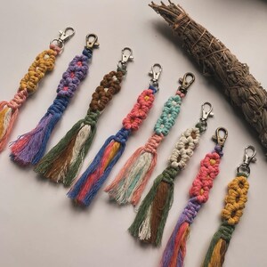 Macrame Daisy Keychain | Natural Cotton Flower Keyring | Bohemian Flower Accessory | Floral Macrame | Boho Macrame Keychain | Cute Flower |