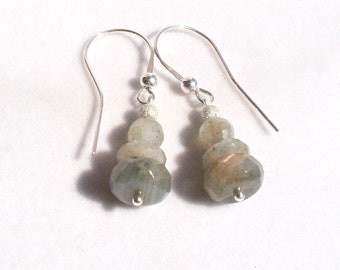 Boucles d'oreilles en labradorite, boucles d'oreilles en labradorite en argent sterling, boucles d'oreilles délicates en labradorite, cadeau pour femme