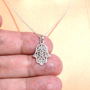 Sterling Silber Hamsa Halskette, Fatima Hand Halskette, winzige Sterling Silber Halskette, Halskette für jeden Tag, Choker Halskette, Geschenk für sie