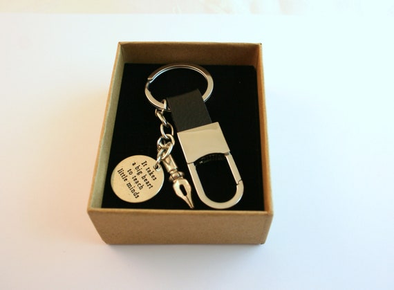 Keychain - Rectangle - It takes a big heart to shape little minds - Leather Keychain - Rectangle - It takes a big heart to shape little minds - Leather