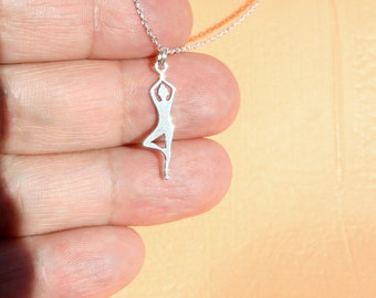 Collier arbre yoga, collier vrikshasana en argent sterling, collier pose d'arbre, petit collier yoga, collier de méditation, cadeau pour stimuler l'humeur