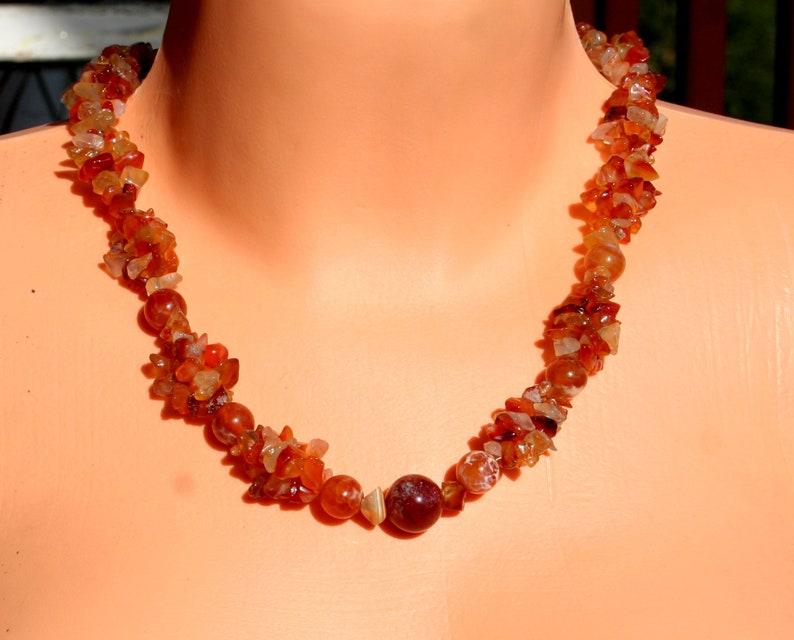 collar de carnelian, collar de carnelian ombré, collar intrincadamente trenzado, collar de declaración, regalo para ella imagen 1