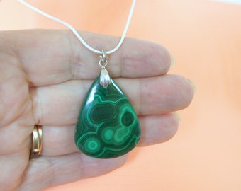 collier en malachite, collier pendentif en malachite, collier en malachite véritable, grand collier en malachite verte, cadeau pour elle