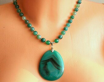 Collier d’agate vert, collier avec pendentif d’agate, colliers de perlage, collier de créateur, collier d’agate de déclaration, cadeau pour maman