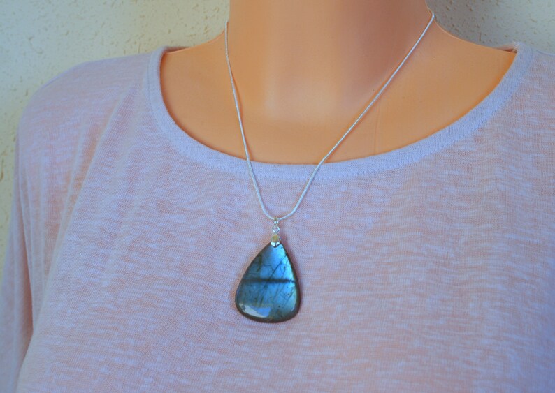 Collier labradorite, pendentif labradorite bleu brillant, collier labradorite en argent sterling, collier de pierres précieuses naturelles, cadeau pour femme image 3