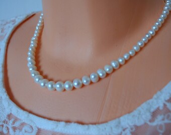 Süßwasserperlenkette, weiße Perlenkette, klassische Perlenkette, sehr trendige Halskette, Weihnachtsgeschenk für sie