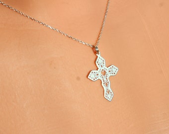 Collier croix en argent sterling, belle croix ajourée complexe, bijoux de collier religieux, pendentif croix avec coeur, collier espoir