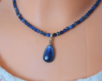 collier de cyanite bleue, collier de perles de cyanite, collier de charme de cyanite, véritable pierre précieuse bleue naturelle à facettes, cadeau élégant pour elle