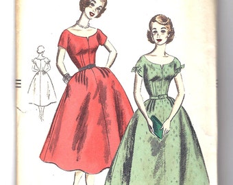 Vintage Vogue Pattern V-3542 One Piece Dress "Easy To Make"  1954 [PWAP-0119]