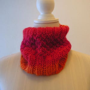 Cowl Hat Shades of red image 3