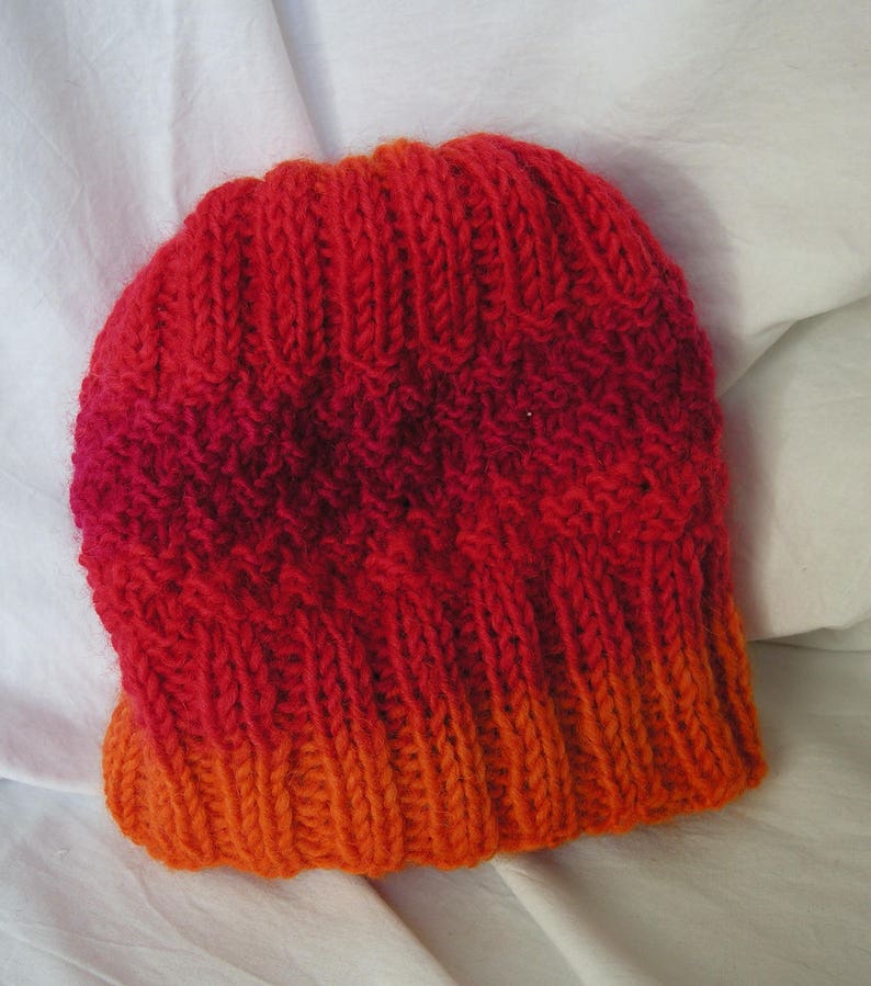 Cowl Hat Shades of red image 8