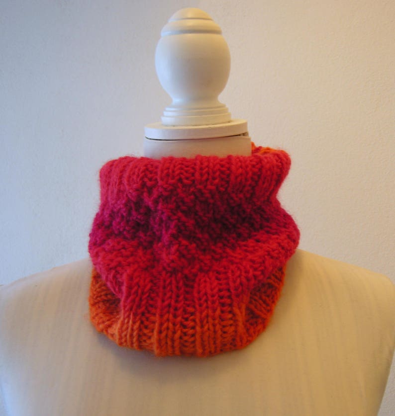 Cowl Hat Shades of red image 3