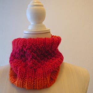 Cowl Hat Shades of red image 4