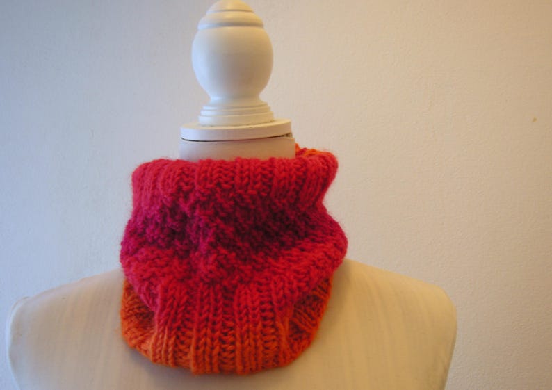 Cowl Hat Shades of red image 4