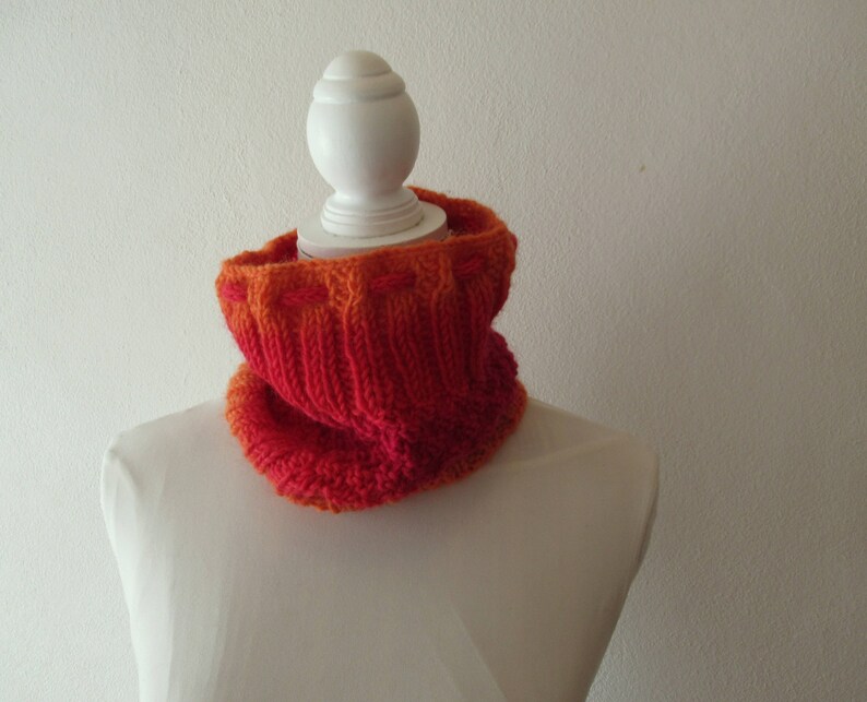 Cowl Hat Shades of red image 2