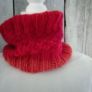 Cowl Hat Shades of red image 1