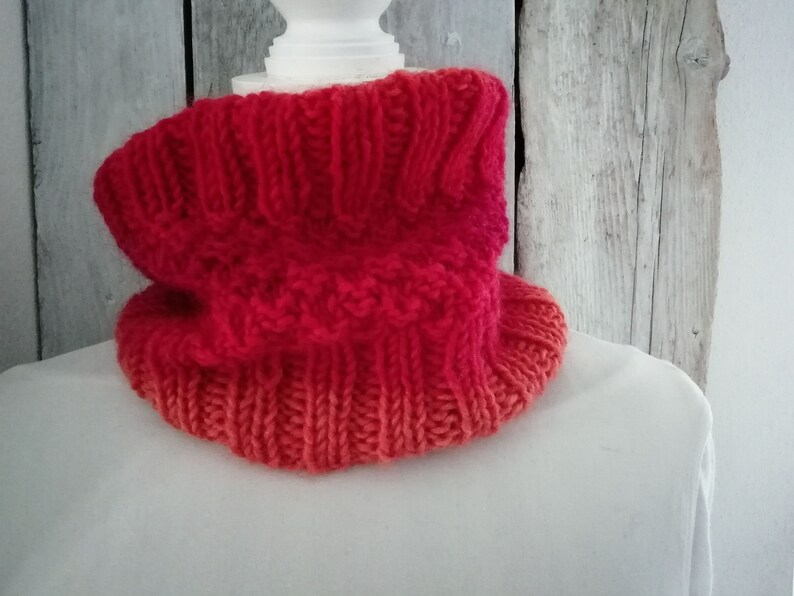 Cowl Hat Shades of red image 1