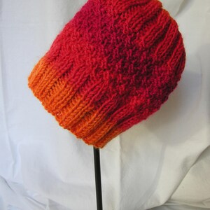 Cowl Hat Shades of red image 7