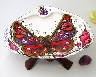 Butterfly Art Jewelry Dish: Hand-Painted Seashell Decor
