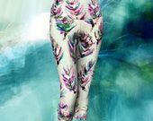 FEATHERS YOGA CAPRIS, yoga leggings, leggings, yoga, art wear, wearable art, yoga style, yoga fashion, spring, yoga art, fit fashion