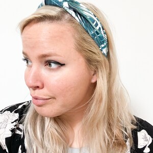 Tropical Leaf Top Knot Headbands SUMMER SERIES Lycra / Swim / Tropical / Jungle / Teal Green White / knotted Woman's image 2