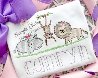 Trío de diseños de bordado a máquina con bocetos de animales de zoológico, selva y safari, incluye lazo coqueto, hipopótamo, mono en una liana y león.