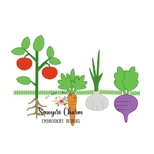 Peut inclure: Broderie représentant un jardin avec un plant de tomates, une carotte, de l'ail et une betterave. Le motif comprend des feuilles vertes, des tomates rouges, une carotte orange, une gousse d'ail blanche et une betterave violette. Le texte "Sawyers Charm Embroidery Designs" est inclus dans le motif.