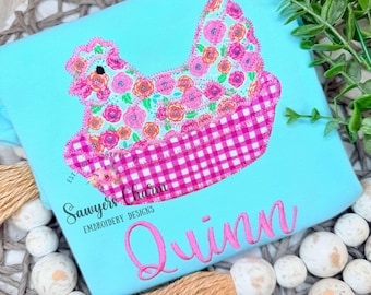 Aplikacja haftowana ściegiem zygzakowym z kurą na gnieździe, wzór vintage z kurczakiem wiosennym