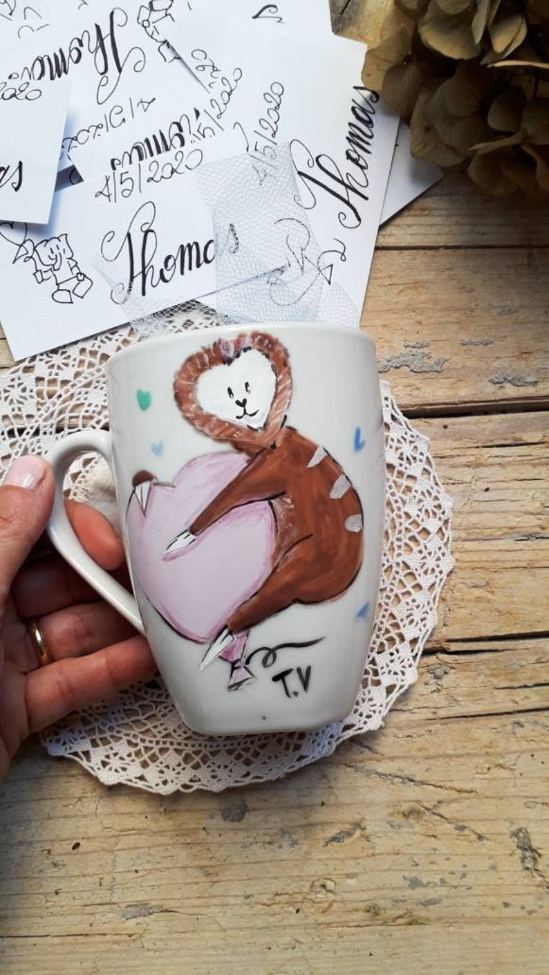 Tazza Mug con animali simpatici dipinta a a mano. Bomboniera per battesimo dipinta, tazza personalizzata, regalo ringraziamento. immagine 4