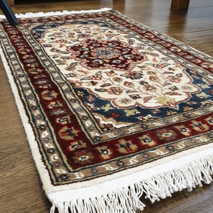 Real Hand knotted Handmade Pakistani Rug Persian Style Woolen and Silk Carpet - Single Knot image 3