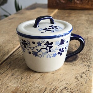 Olla de cerámica de Bolesławiec pintada a mano – Utensilios de cocina de gres con motivos florales azules