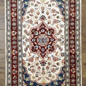 Real Hand knotted Handmade Pakistani Rug Persian Style Woolen and Silk Carpet - Single Knot image 2