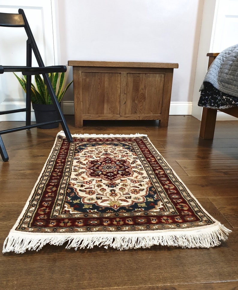 Real Hand knotted Handmade Pakistani Rug Persian Style Woolen and Silk Carpet - Single Knot image 4