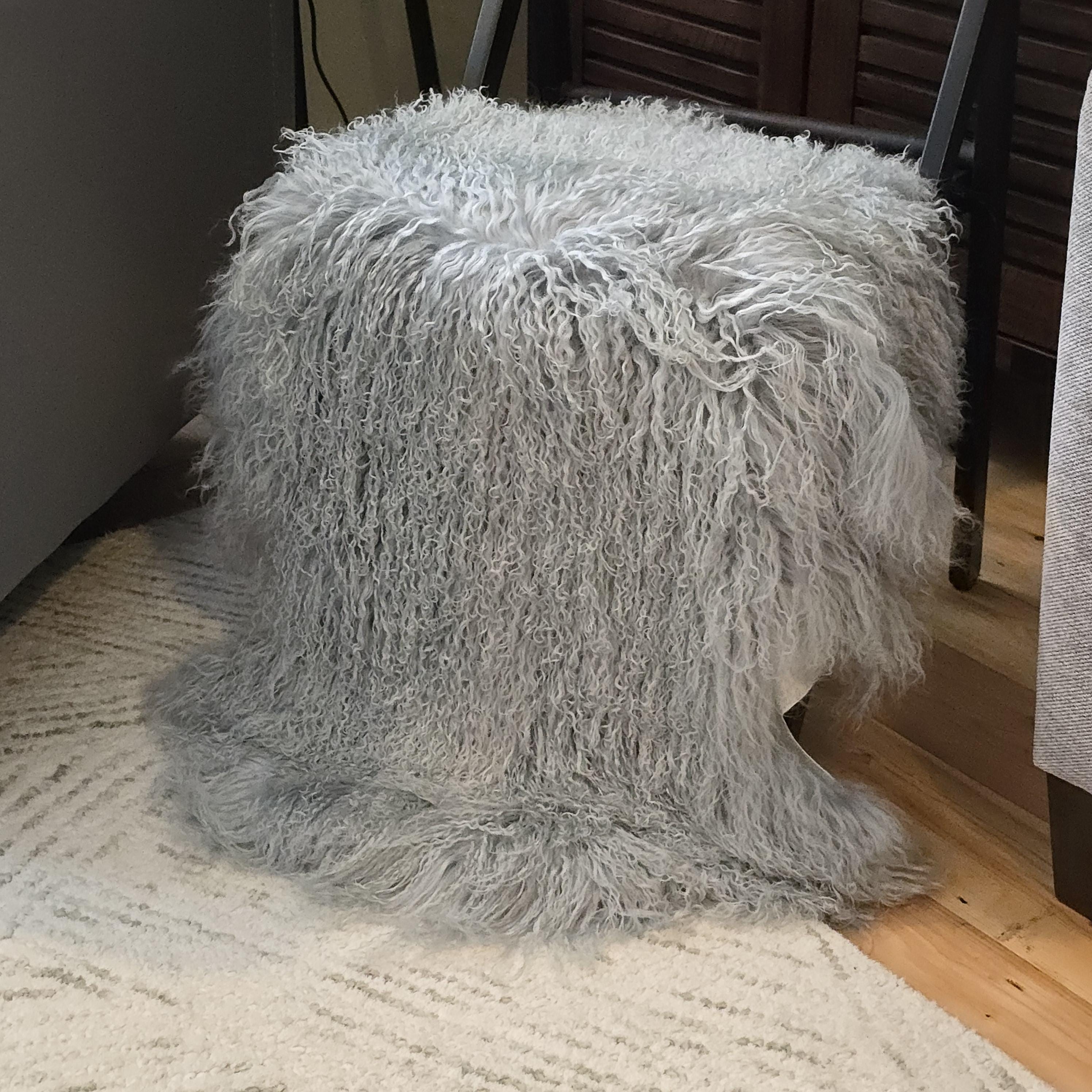 Banc enfant avec rangement rembourré en peau de mouton couleur