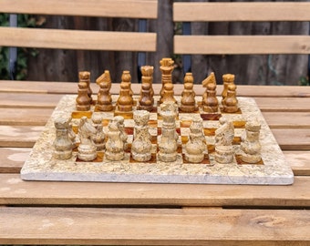 Handcrafted solid Marble Chess Set, Brown & Beige Size (Premium): 12" X 12" - Jeu d'échecs