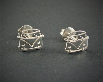 Camper earrings with vw Bus t1 figure for van life lovers. More outdoor jewelry in outdoorjewels.com. Think outside.