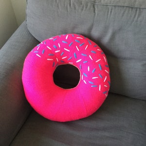 Knit your own Pop Art Donut Cushion (pdf knitting pattern)