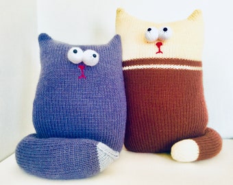 Knit your own Cuddly Cats (pdf knitting pattern)