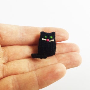 Knit your own Teeny Tiny Halloween Cat (pdf knitting pattern)