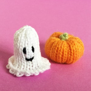 Knit your own Halloween Finger Ghost pdf knitting pattern image 2