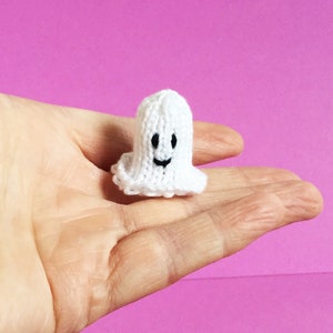 Knit your own Halloween Finger Ghost pdf knitting pattern image 6