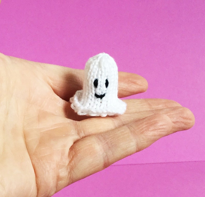 Knit your own Halloween Finger Ghost pdf knitting pattern image 6