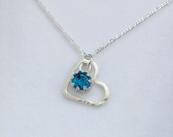 collar de corazón de plata con cenizas