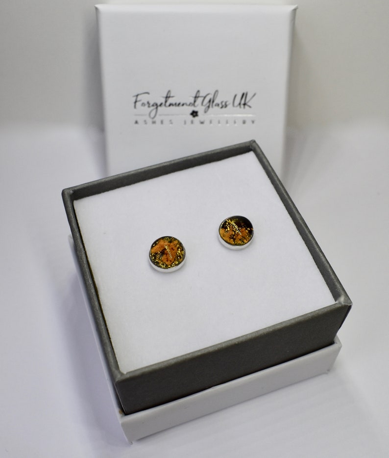 Cremation jewellery. Ashes in glass. Pet memorial jewellery. Memorial jewellery. Pet ashes jewellery. Pet ashes stud earrings. amber