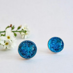 Cremation jewellery. Ashes in glass. Pet memorial jewellery. Memorial jewellery. Pet ashes jewellery. Pet ashes stud earrings. turquoise