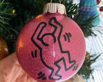 Adorno de Keith Haring / Keith Haring / Figura de Keith Haring / Adorno de plástico brillante / Adorno navideño / Navidad / Historia del arte / Arte pop