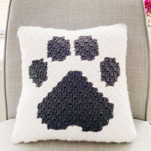 Paw Print Pillow Crochet Pattern | corner to corner (c2c) Paw Print Pillow Pattern | Crochet Graph Pillow Pattern | Crochet Home Decor