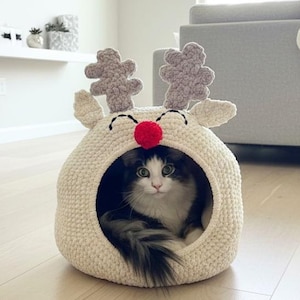 Reindeer Crochet Cat Bed Pattern • Christmas Kitty Pod (PDF Pattern)